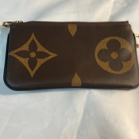 Louis Vuitton Brown and Gold Monogram Clutch - Picture 3 of 9